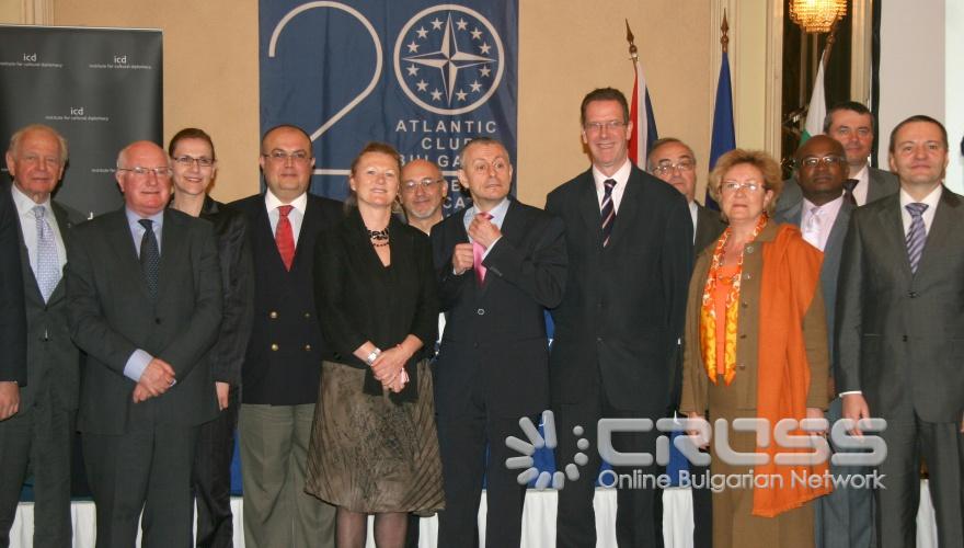 Днес,14 март,в хотел „Шератон” Атлантическия клуб в България организира заключителна лекция на тема: „7 години в България: някои размисли“по повод успешното приключване на дипломатическия мандат на Н.Пр. Стийв Уилямс, посланик на Обединено Кралство Великобритания в България.