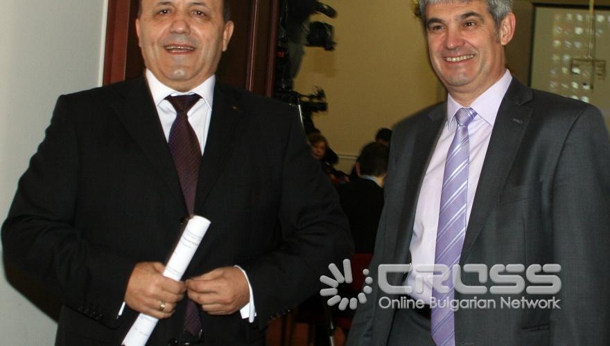 Днес,22 март,в хотел „България”, зала „Десислава” – Синдикатът на българските учители организира конференция на тема „Терористичната заплаха като крайна форма на насилие в училище”.