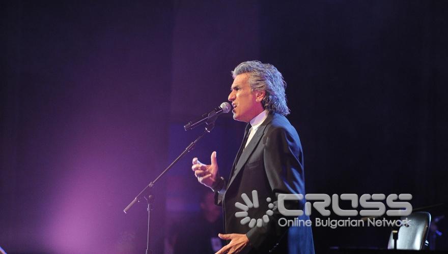 Концерт на голямата италианска звезда Тото Котуньо.
Днес на 10 април 2011 г. /неделя/, от 19.00 часа, в зала 1 на НДК, концерт изнесе голямата италианска звезда Тото Котуньо.