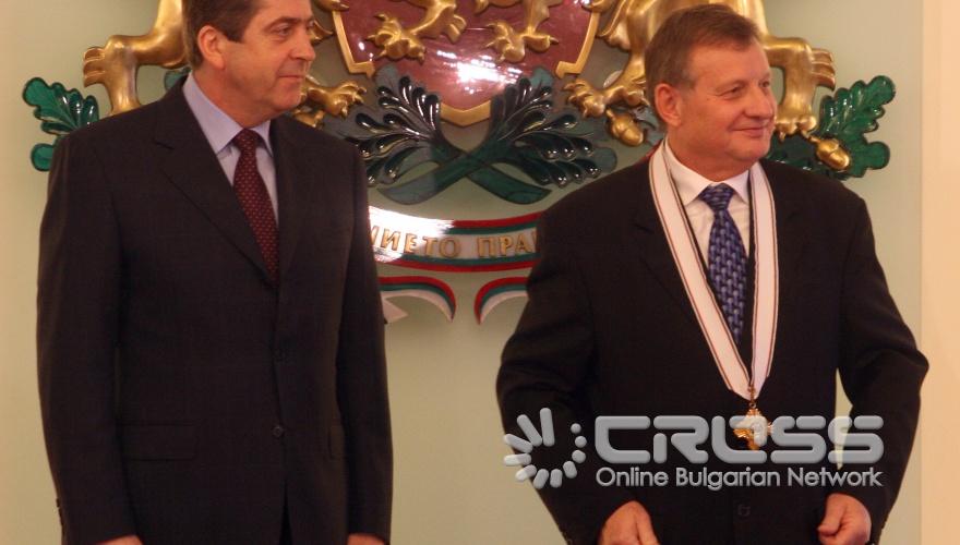 На церемония в Гербовата зала на “Дондуков” 2. президентът Георги Първанов връчи орден “Мадарски конник” – първа степен, на посланика на Украйна у нас Виктор Калник.