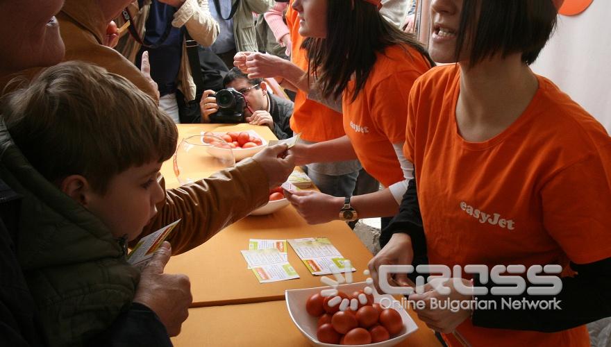 Бой с великденски яйца на открито  се проведе при входа на „Борисова градина” и езерото „Ариана”.