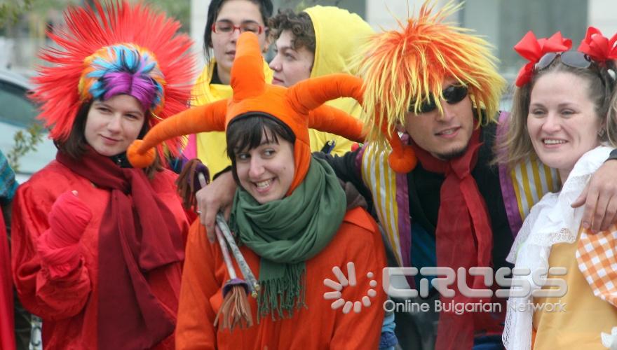 Парад под надслов „Бъди шарен” се проведе в София. Организатори са Столична община - район „Студентски”, Центъра за Европейски младежки инициативи и програми към Министерството на образованието, младежта и науката, Арт-клуб ресторант „Жреци на музите”, клуб „Приключенска звезда”. Парадът се проведе в Студентски град пред зала „Христо Ботев”.