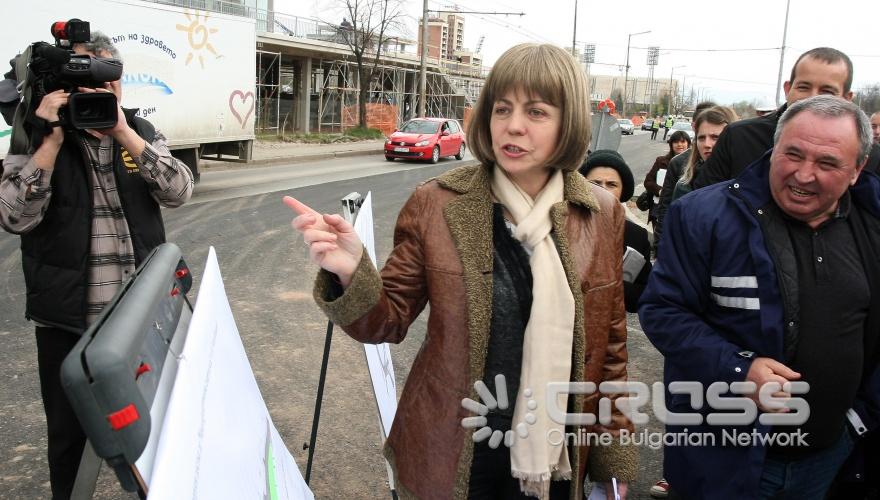 Кметът на София Йорданка Фандъкова направи проверка на хода на строителните работи по бул. „Асен Йорданов” (пред новоизграждащата се спортна зала).