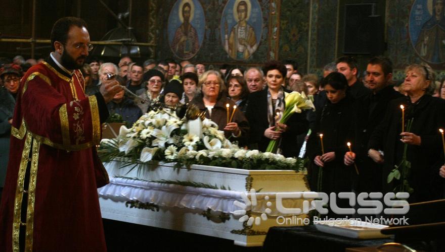 Днес, 6 април  в църквата "Св.Неделя" бе поклонението пред тленните останки на българският актьор Иван Балсамаджиев. 