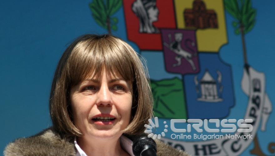 Днес, 21 април, пред Народния театър кметът Йорданка Фандъкова присъства на представянето на песента на Елица Тодорова „Тебе поем”.