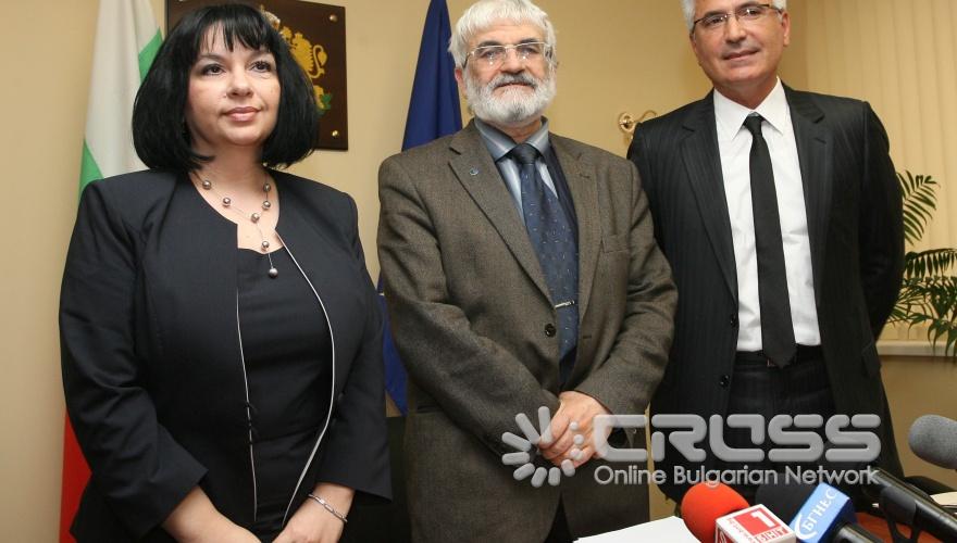 Днес, 27 април в Сметната палата, се подписа споразумение за сътрудничество между Комисията за защита на конкуренцията, Сметната палата и Агенцията за държавна финансова инспекция
