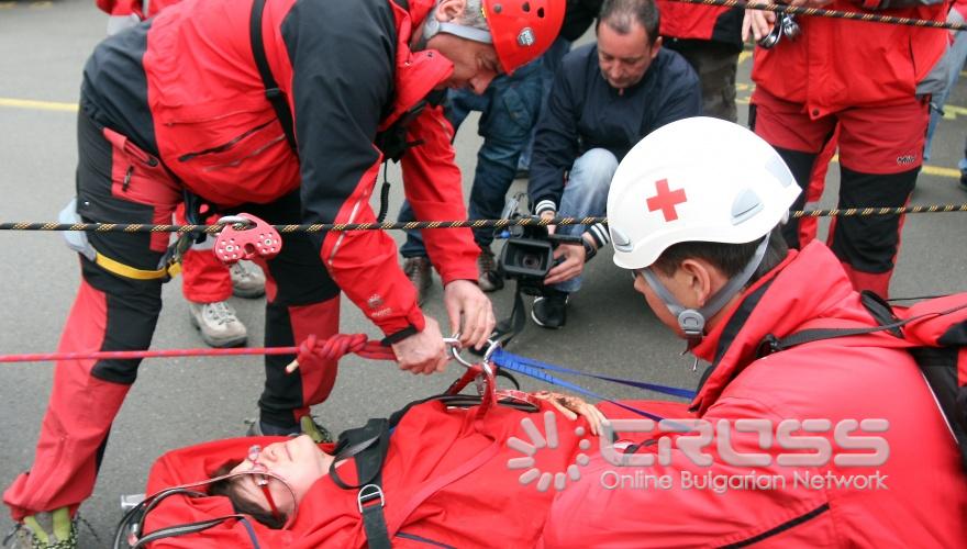 По повод Световния ден на Червения кръст и Червения полумесец, спасителни екипи на БЧК направиха демонстрация на действия за спасяване на хора от възникнал пожар след земетресение. Демонстрациите се проведоха от 10.30 часа, пред централата на БЧК (бул. Джеймс Баучер” 76). След демонстрациите в Музейната зала на БЧК се проведе традиционната пресконференция във връзка със Световния ден на Червения кръст и Червения полумесец.