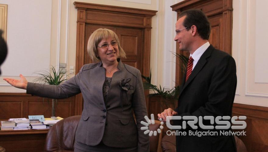 Днес,9 май,се сътоя среща на председателя на Народното събрание Цецка Цачева с председателя на Комисията по европейски въпроси на Бундестага на Федерална република Германия Гюнтер Крихбаум в Народното събрание.
