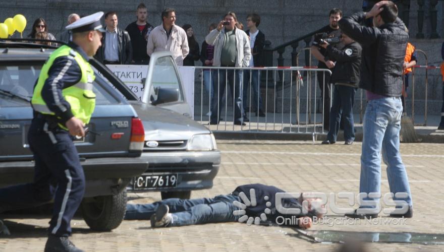 Днес,10 май,на площад „Княз Ал. Батенберг" беше дадено начало на кампанията „Всички ние можем да спасим милиони човешки животи", която е под патронажа на вътрешния министър Цветан Цветанов и евродепутата Илиана Иванова.