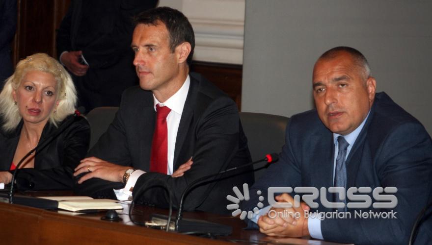 Директорът на Европол Роб Уейнрайт се среща с министър-председателя Бойко Борисов. След приключването на срещата между премиера Борисов и Роб Уейнрайт се състоя пресконференция в Гранитната зала на Министерския съвет.