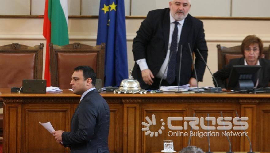 Народното събрание. На него беше гласувано назначението на новия транспортен министър Ивайло Московски.