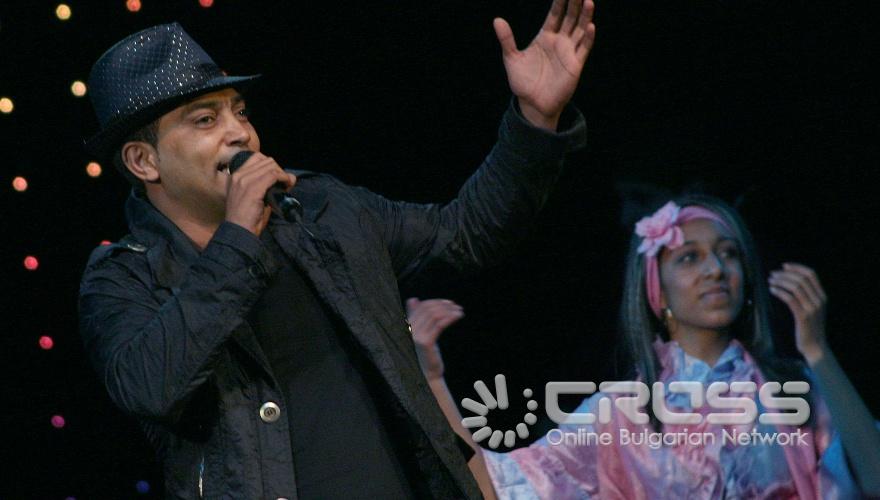 В НДК се състоя концерт с участието на ромски музиканти и специалното участие на Ибро Лолов и Софи Маринова. В рамките на концерта беше поставен и музикално-танцовият спектакъл "Чергари". 