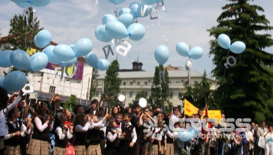 Днес, 24 май в столицата се състоя тържествено шествие, посветено на Деня на българската просвета и култура и на славянската писменост.
