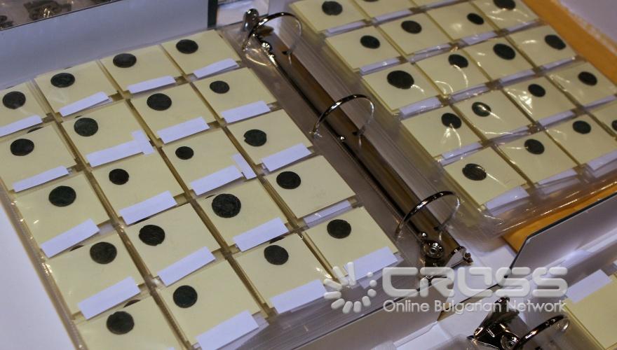 Днес,16 юни,бяха представени антични монети и предмети в Националния исторически музей в Бояна. Департаментът за културно наследство на Канада върна на страната ни по решение на Канадския съд 21 000 антични монети и предмети с български произход. На събитието присъстваха министърът на културата Вежди Рашидов и зам.-министърът на културата д-р Тодор Чобанов, представители на Министерството на външните работи, Националната следствена служба и на Прокуратурата