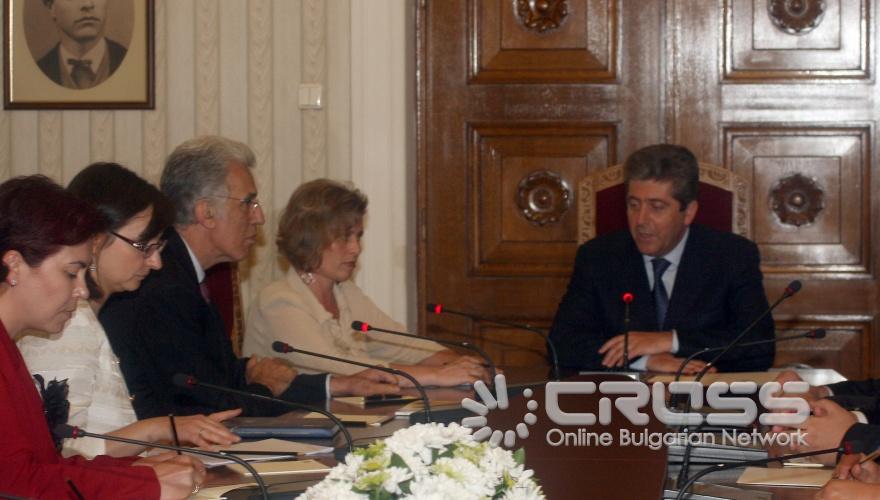 Днес,18 юли, на „Дондуков” 2 президентът Георги Първанов се срещна с европейския омбудсман Никифорус Диамандурос.