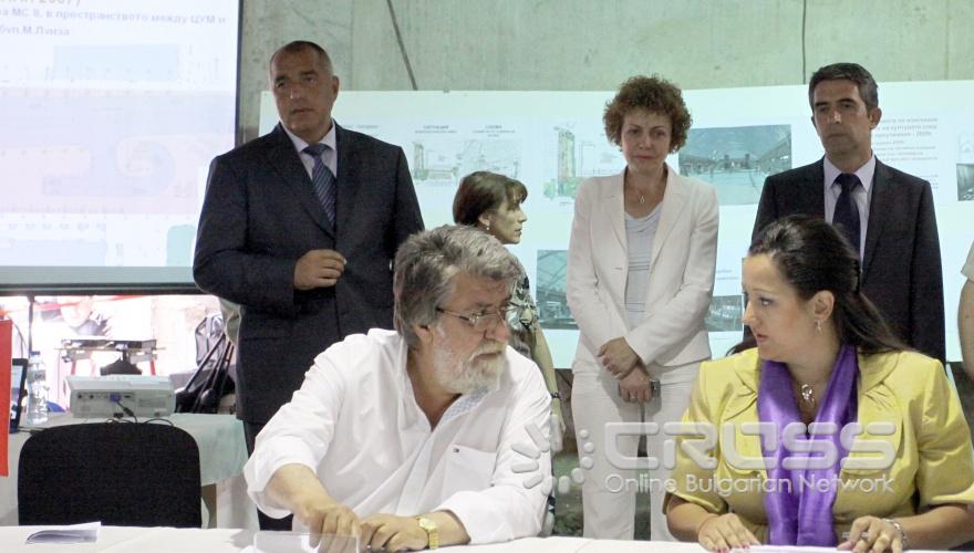 В присъствието на министър-председателя Бойко Борисов, министърът на културата Вежди Рашидов и зам.-министърът на регионалното развитие и благоустройството и ръководител на Управляващия орган на Оперативна програма „Регионално развитие” Лиляна Павлова подписаха осем договора за безвъзмездна финансова помощ за ремонт на културни институти на обща стойност 30 057 435 лева