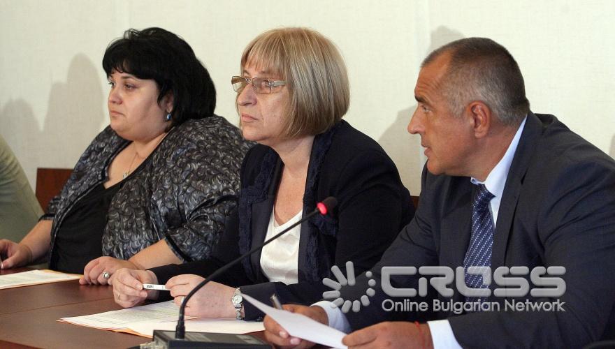 Премиерът Бойко Борисов прочете евродоклада от Брюксел в зала "Изток" на НС