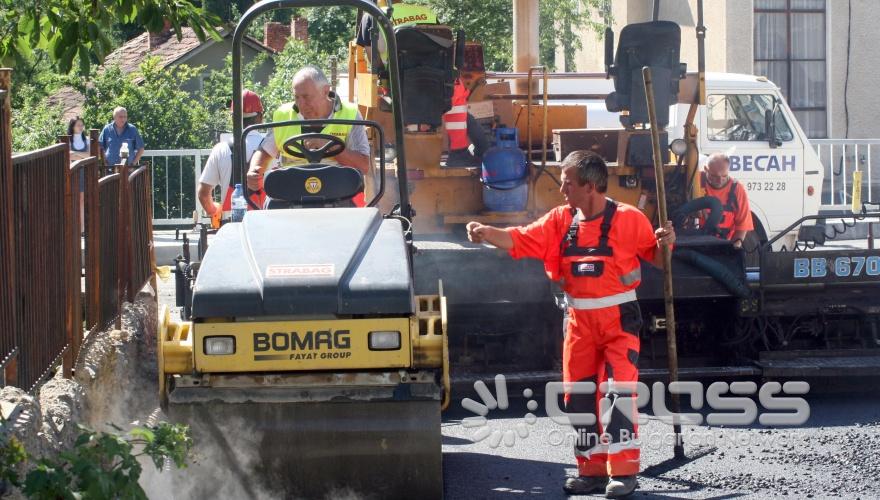 Кметът на Столичната община Йорданка Фандъкова направи проверка на възстановяването на две мостови съоръжения в Банкя.
На проверката беше и заместник-кметът с ресор транспорт и транспортни комуникации Любомир Христов.