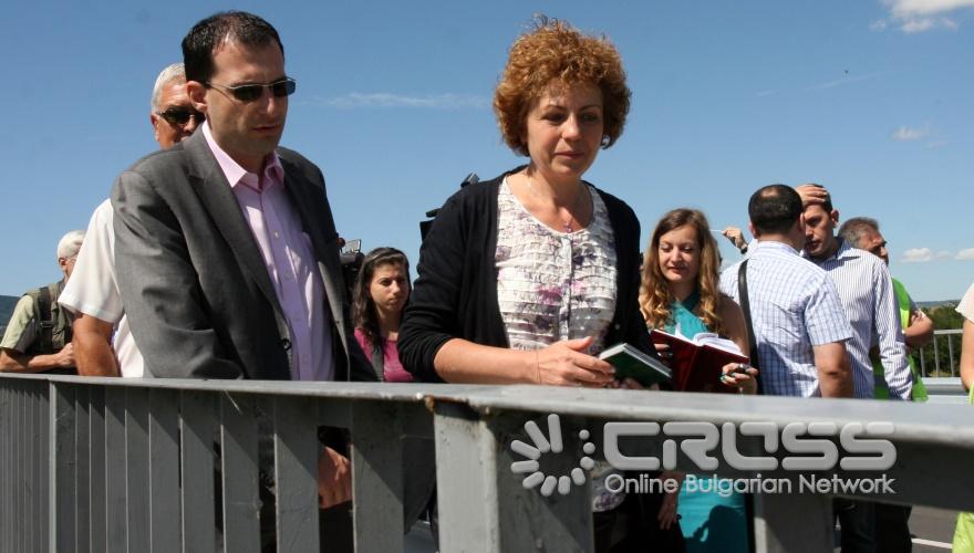 Кметът на Столичната община Йорданка Фандъкова направи проверка на възстановяването на две мостови съоръжения в Банкя.
На проверката беше и заместник-кметът с ресор транспорт и транспортни комуникации Любомир Христов.