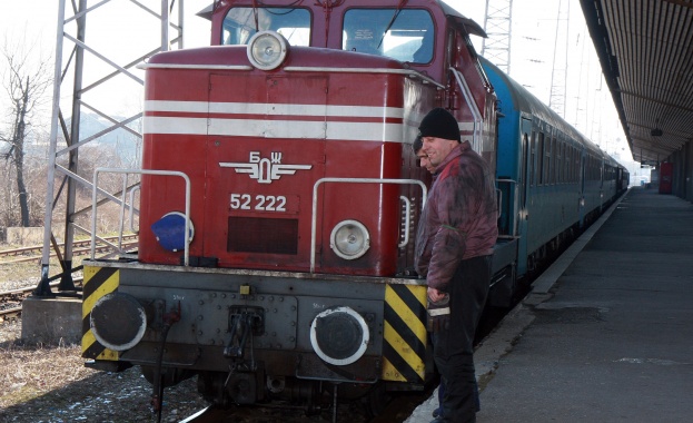 Променят разписанието на един бърз влак поради ремонт в участъка между гарите Черниче и Кресна