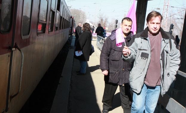 Три мастербокса цигари, скрити под товарен влак, откриха митническите служители на "Калотина"  