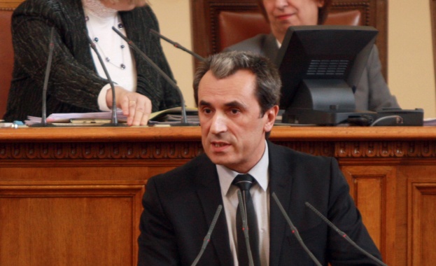 Орешарски към Менда Стоянова: Оставете Тройната коалиция и си вижте Бюджет 2012