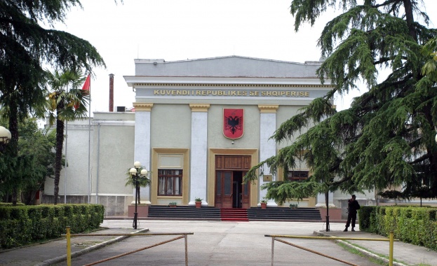 Фюле: Политическият гърч спря Албания по пътя към ЕС 