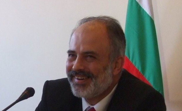 Тотю Младенов ще открие учебната година в Стопанската академия в Свищов