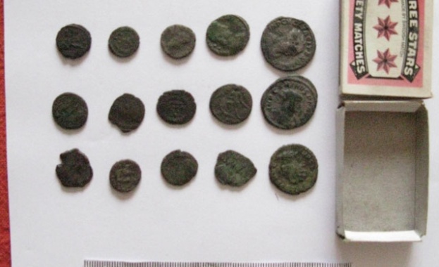 Закопчаха трима при продажба на римски сребърни монети 