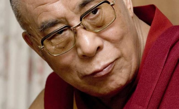 Далай Лама: Алчността е в основата на световната икономическа криза