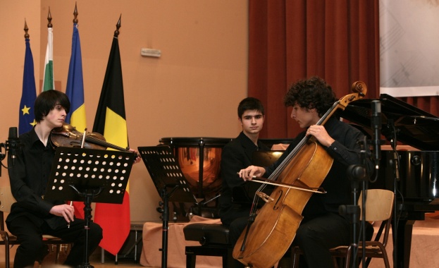 Класическа музика и изложба на старта на Есенните музикални дни в Димитровград