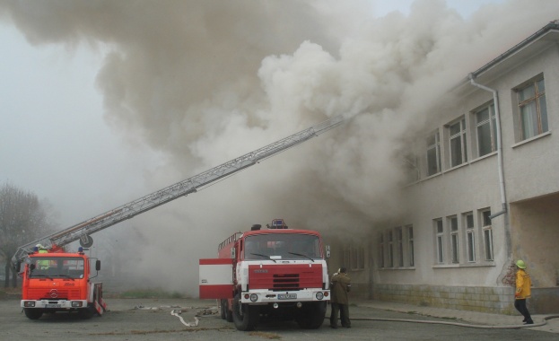 Срив в ел. захранването едва не подпали гарата в Мездра