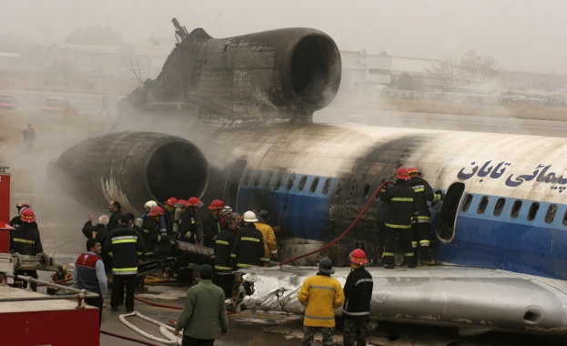 Самолет се разби в Невада, най - малко 12 са загиналите