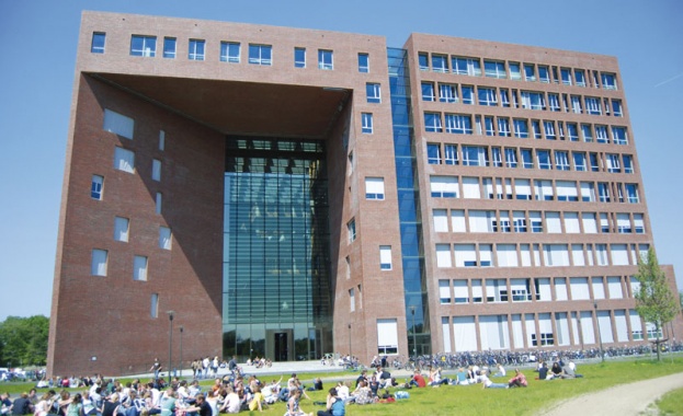 Висока оценка от матура и нисък семеен доход намаляват таксите за следване в Англия