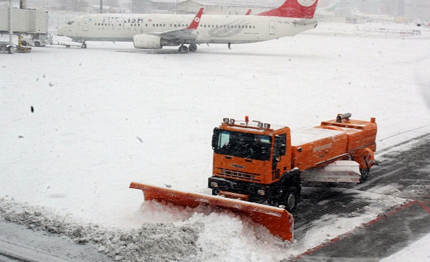 Започна обработка на пътищата против заледяване