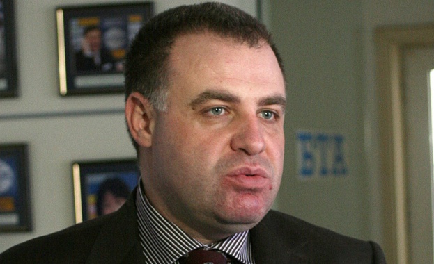 Мирослав Найденов и председателят на БЧК ще дарят храни на социално слаби 