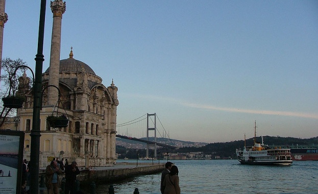 Близо 10 000 SMS за реставрацията на „Св. Стефан” в Истанбул  