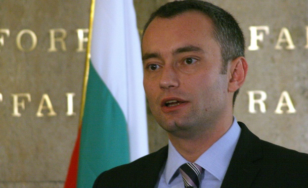 Младенов: Диалогът между Сърбия и Косово трябва да продължи