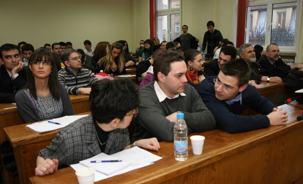 Висшето училище по агробизнес в Русе раздаде дипломи