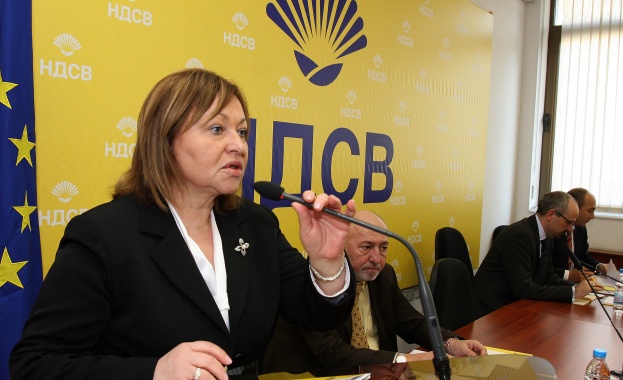 Христова: Отворени сме за обединение, но не и за „изтегляне" на наши организации и членове