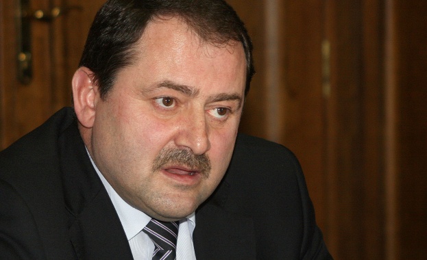 Данъчните по петите на Пенгезов