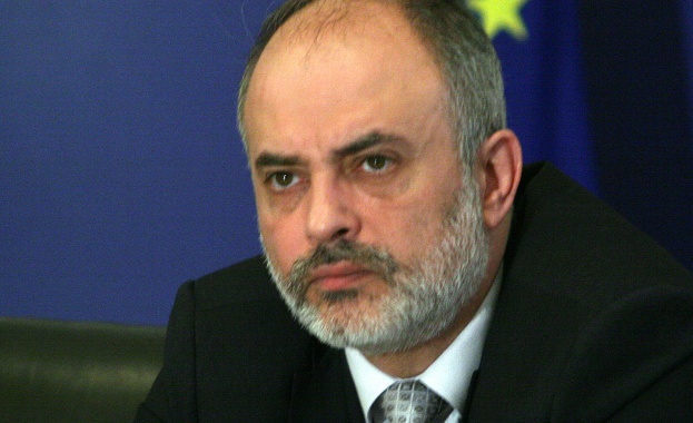 Тотю Младенов връчва награда за принос в развитието на икономиката