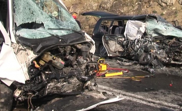 Двама прокурори загинаха при зверска катастрофа 