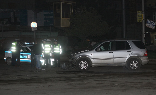 Лека кола и джип са се ударили на АМ "Тракия"