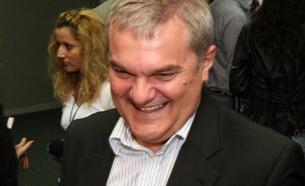  Румен Петков подари екипи на футболния отбор "Левски" - село Брест