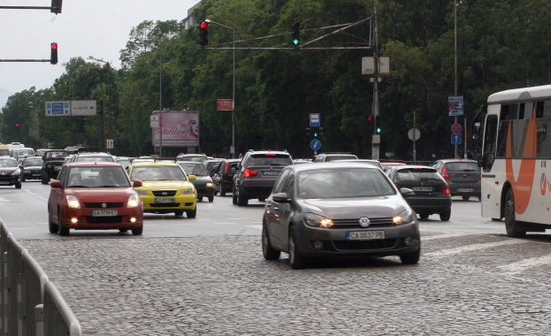 Интензивен трафик на кръстовището между „Цар Борис Трети" и  „Гоце Делчев"