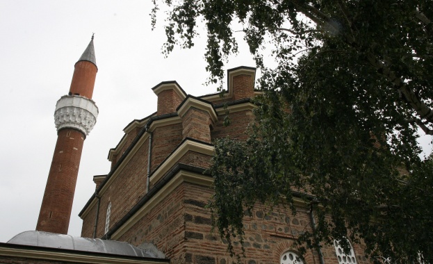 Разбиха джамия в Разград