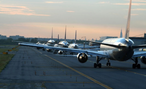 Няма пожар на кацналия аварийно самолет на летище София