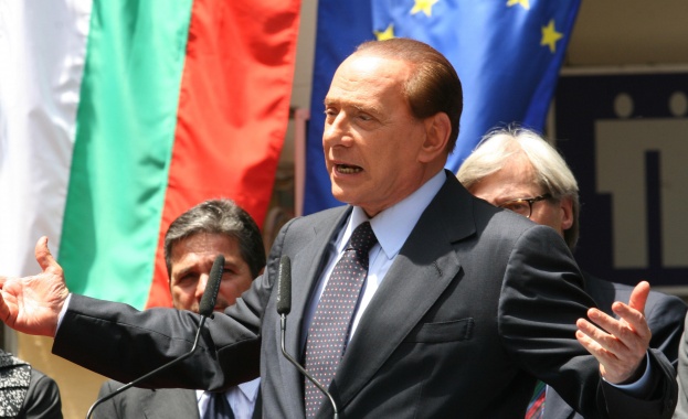 В затъмнението "Берлускони"
