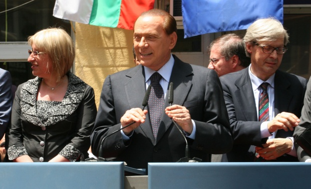 Берлускони - Шоуто свърши!